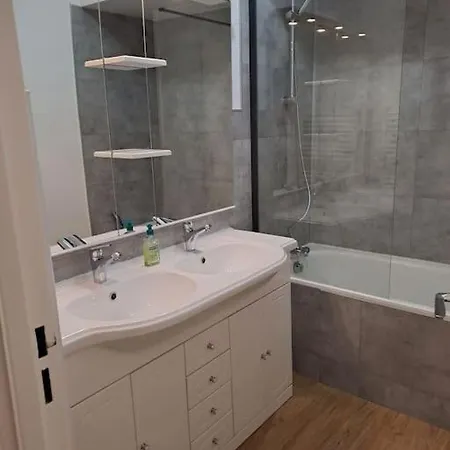 Les Dryades Avec Vue Montagne