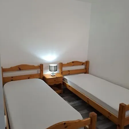 Les Dryades Avec Vue Montagne דירה